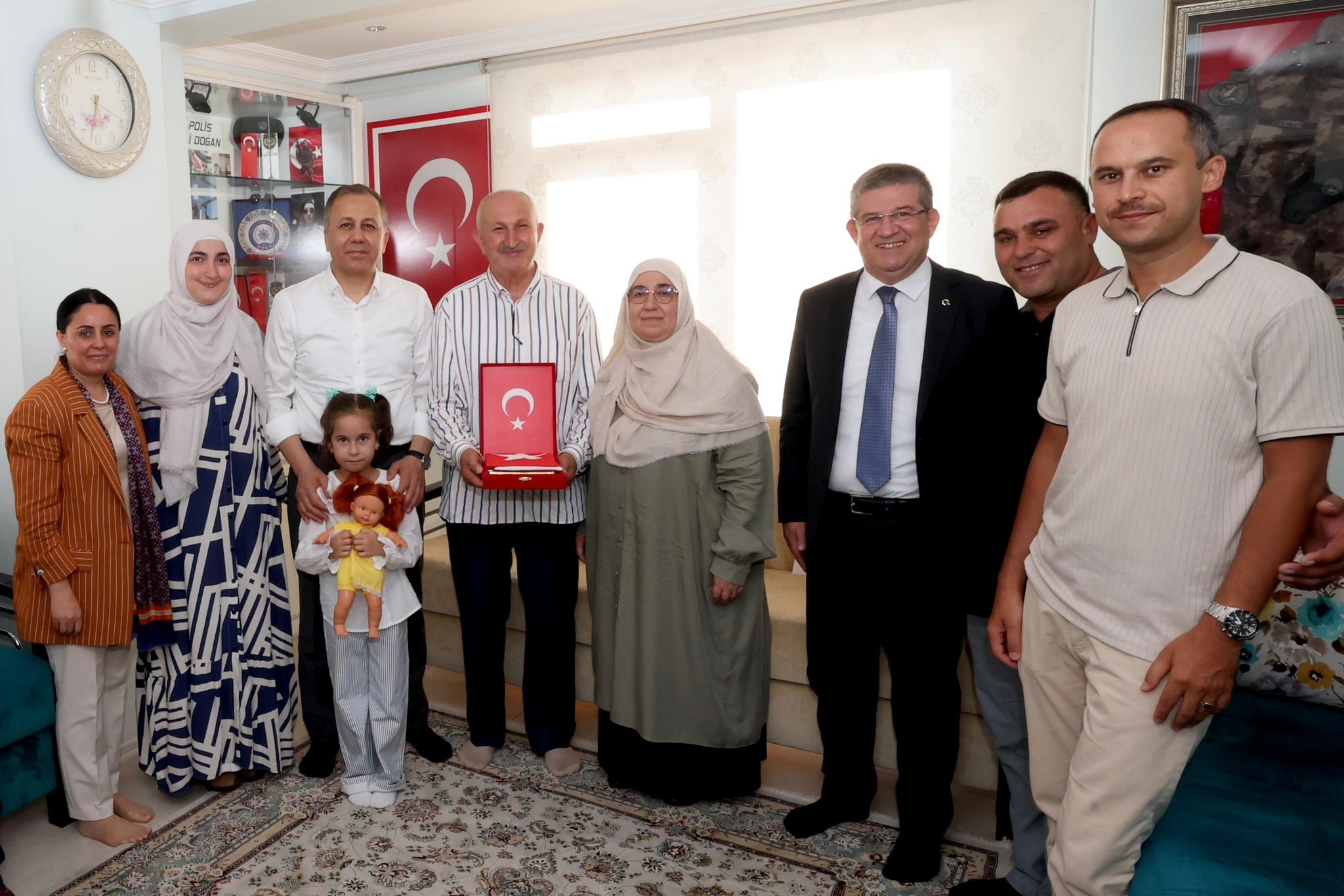 Bakan Yerlikaya’dan Şehit Ahmet Doğan’ın Denizli’deki Baba Ocağına Ziyaret (3)