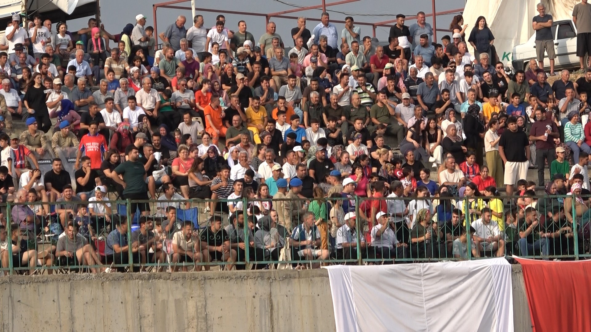Böyle Futbol Turnuvası Görülmedi Maçı Tepelerden Izlediler (4)