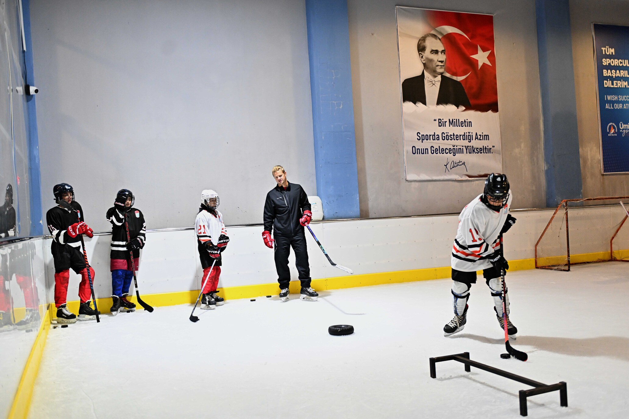 Buz Hokeyi̇ Geli̇şi̇m Kampi (2)