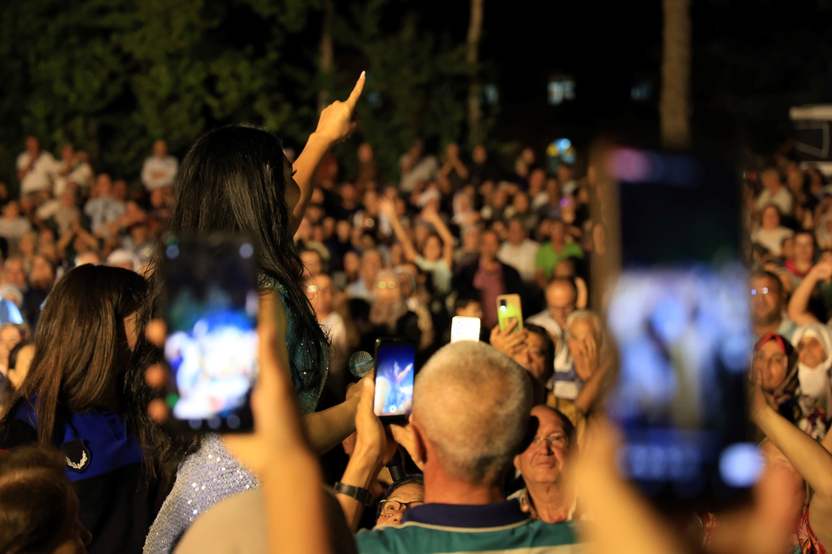 Çamelili Vatandaşlar Ayşe Dinçer Ile Coşku Dolu Bir Konser Yaşadı (5)