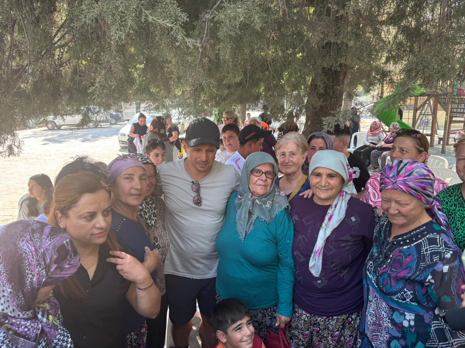 Çocukların Yüzünü Güldürdü (1)
