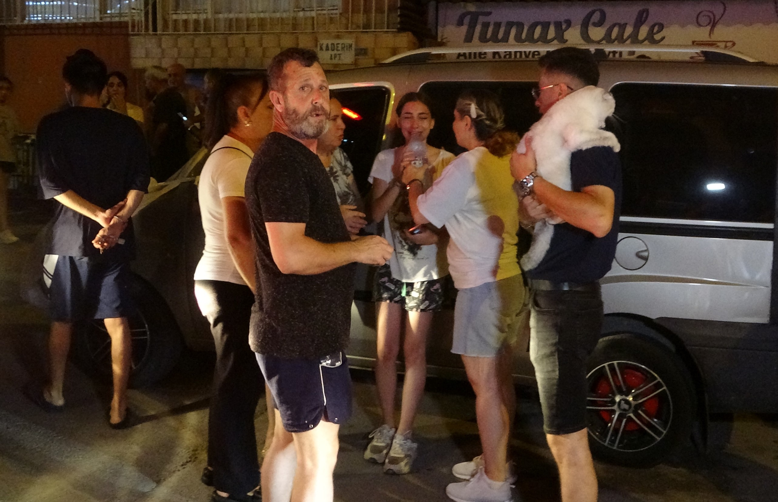 Dairenin Balkonunda Çıkan Yangın Korkuttu Genç Kız Gözyaşlarına Hakim Olamadı (5)