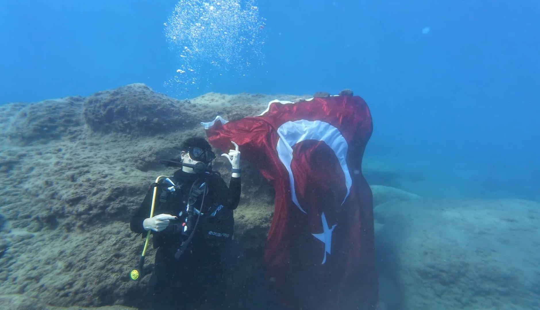 Deniz Altında Işaret Diliyle İstiklal Marşını Okudular (3)