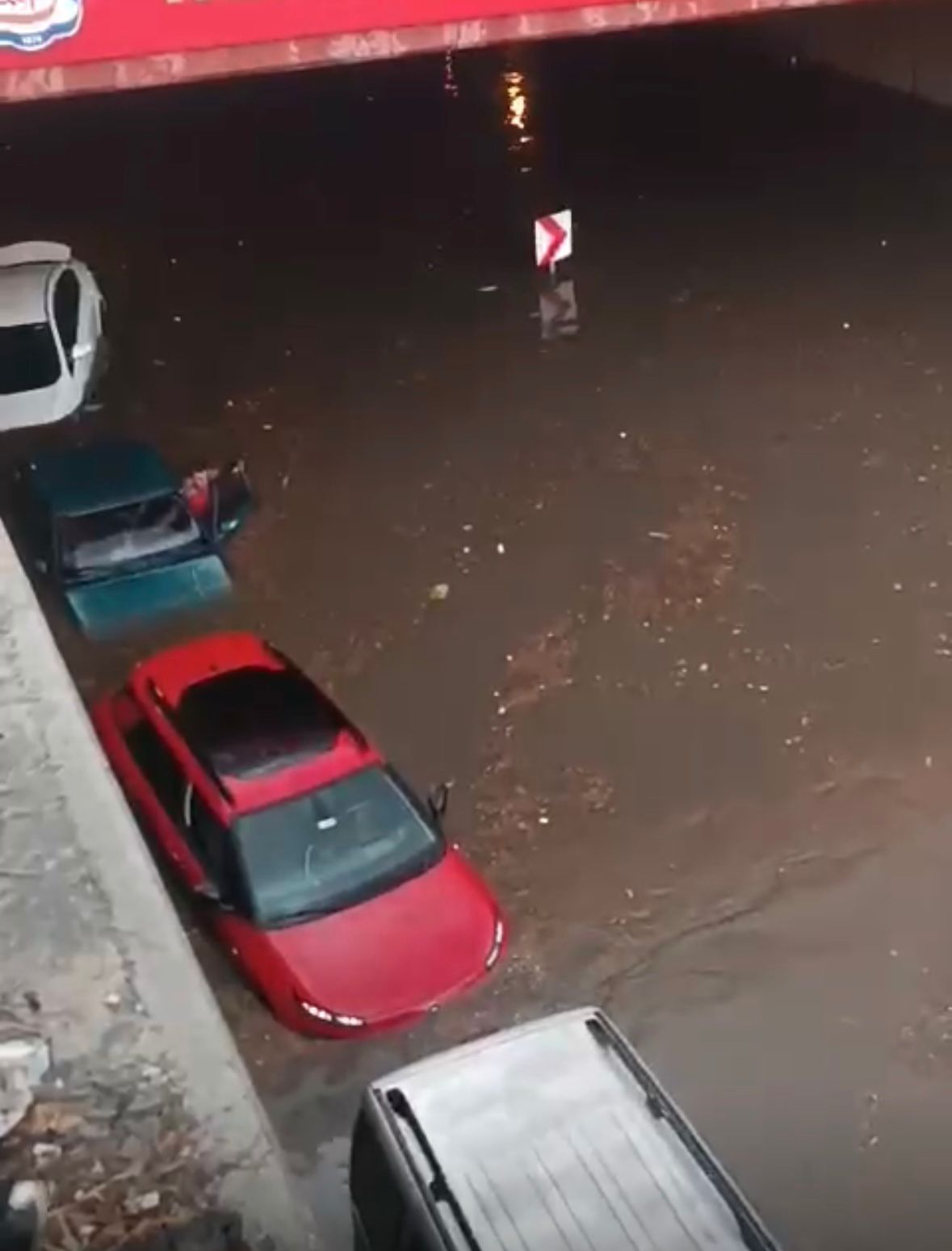 Denizlide Araclar Altgecitte Mahsur Kaldi (3)