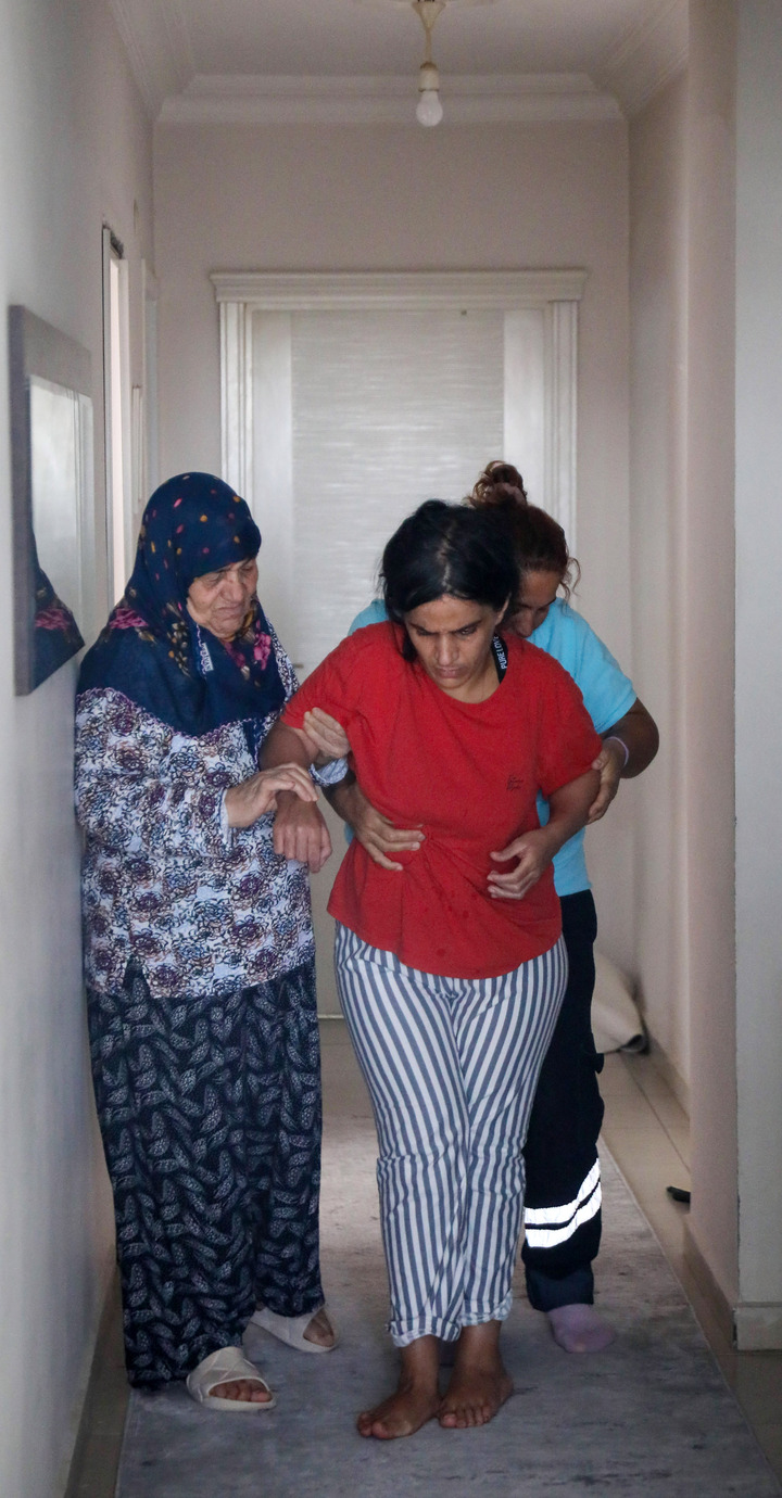 Destek Bekleyen Leyla'nın Sokağı Izlediği Pencere, Dünyası Oldu (4)
