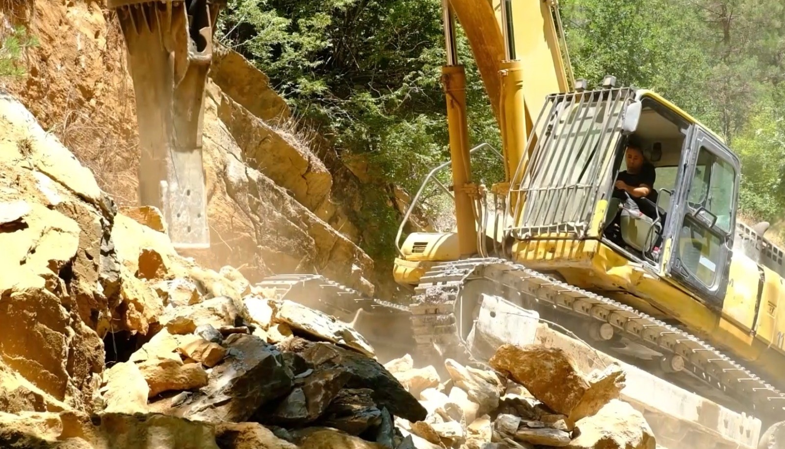 Feke'de 75 Yıl Sonra Genişletilen Yollar Ormanın Güzelliğini Ortaya Çıkardı (3)