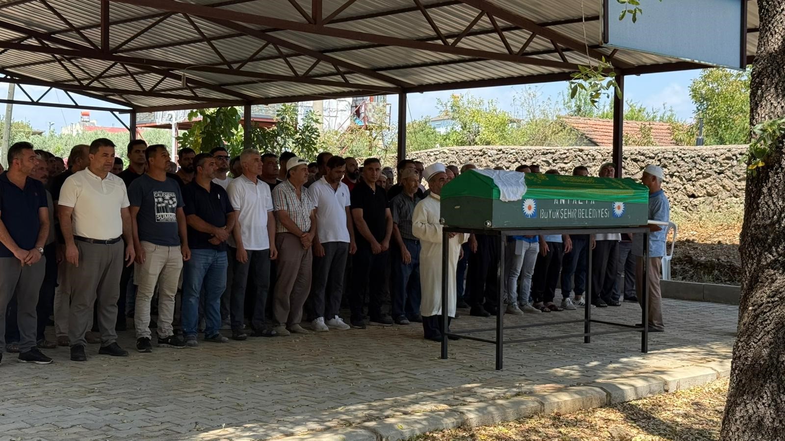 Felçli Kocasını Tıraş Ederken Görüntülenmişti, Acı Haber Geldi (3)