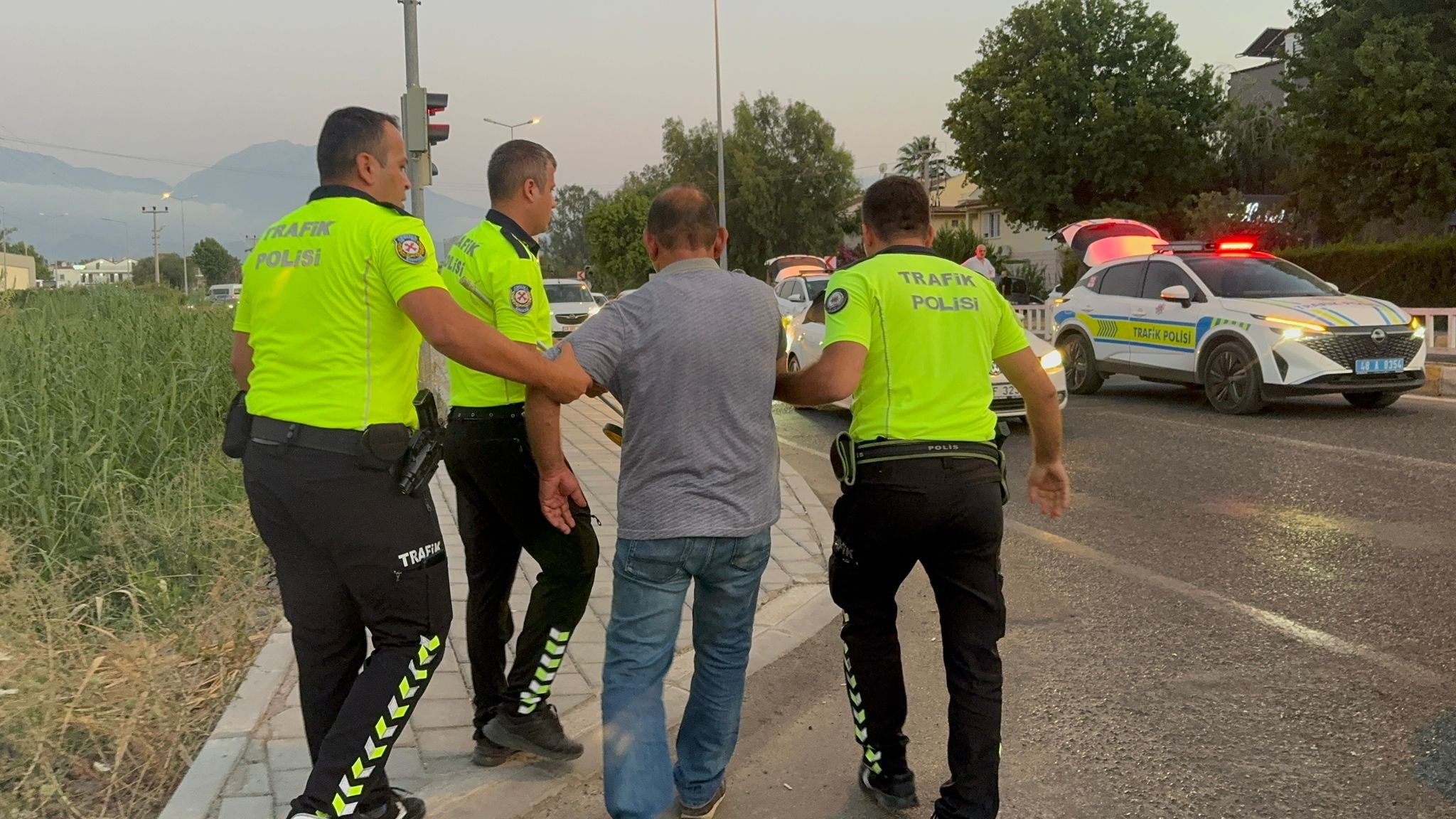 Fethiyede Once Carpti Sonra Uzerinden Gecmeye Kalkti (3)