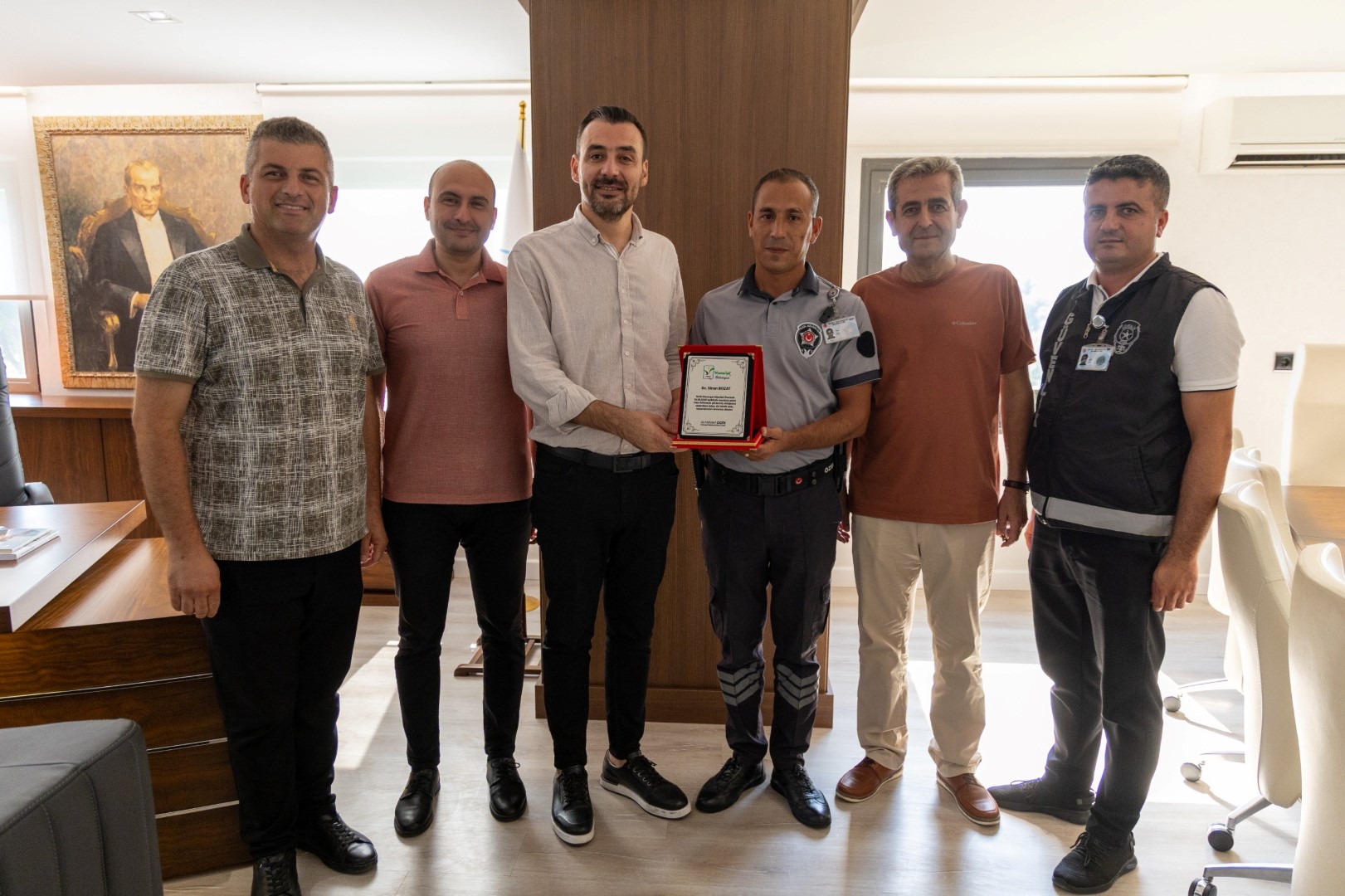 Güvenlik Görevlisine Plaket (1)