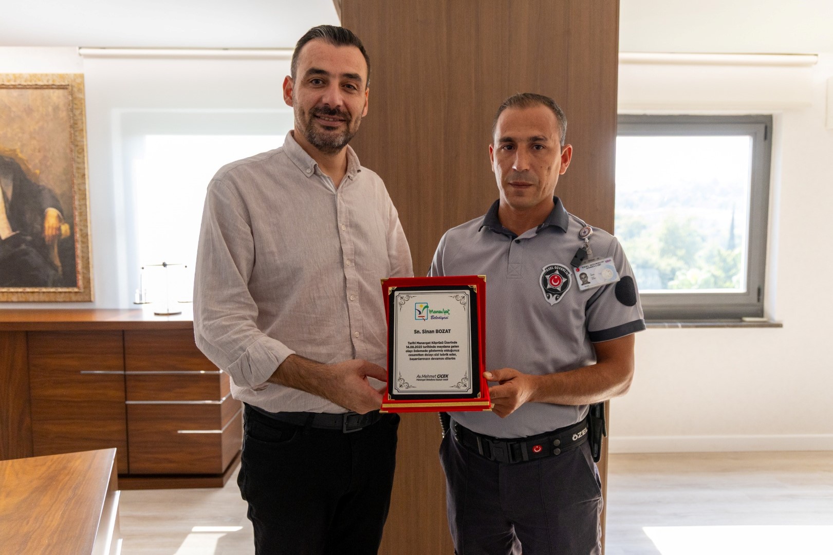 Güvenlik Görevlisine Plaket (3)