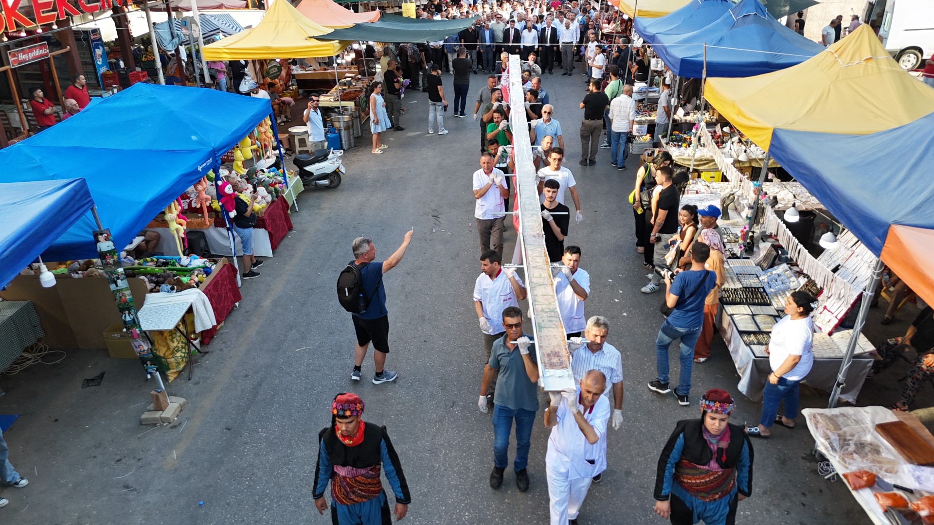 Karacasu'daki Festivalde 13 Buçuk Metrelik Tahinli Pide Yapıldı (1)