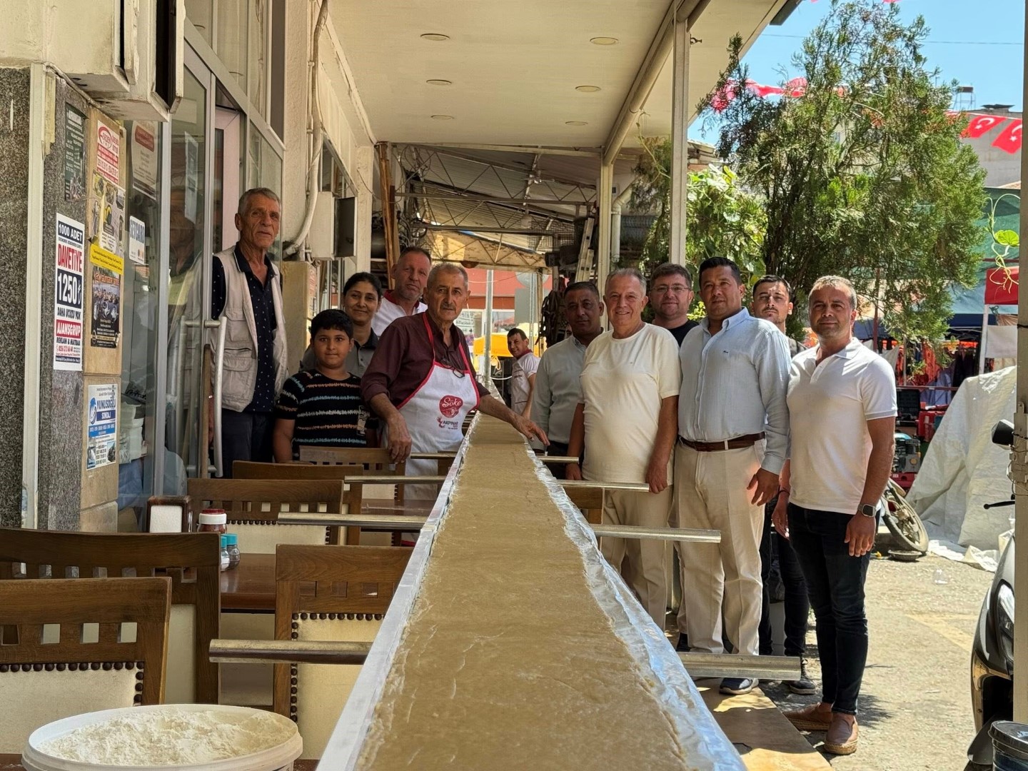 Karacasu'daki Festivalde 13 Buçuk Metrelik Tahinli Pide Yapıldı (3)