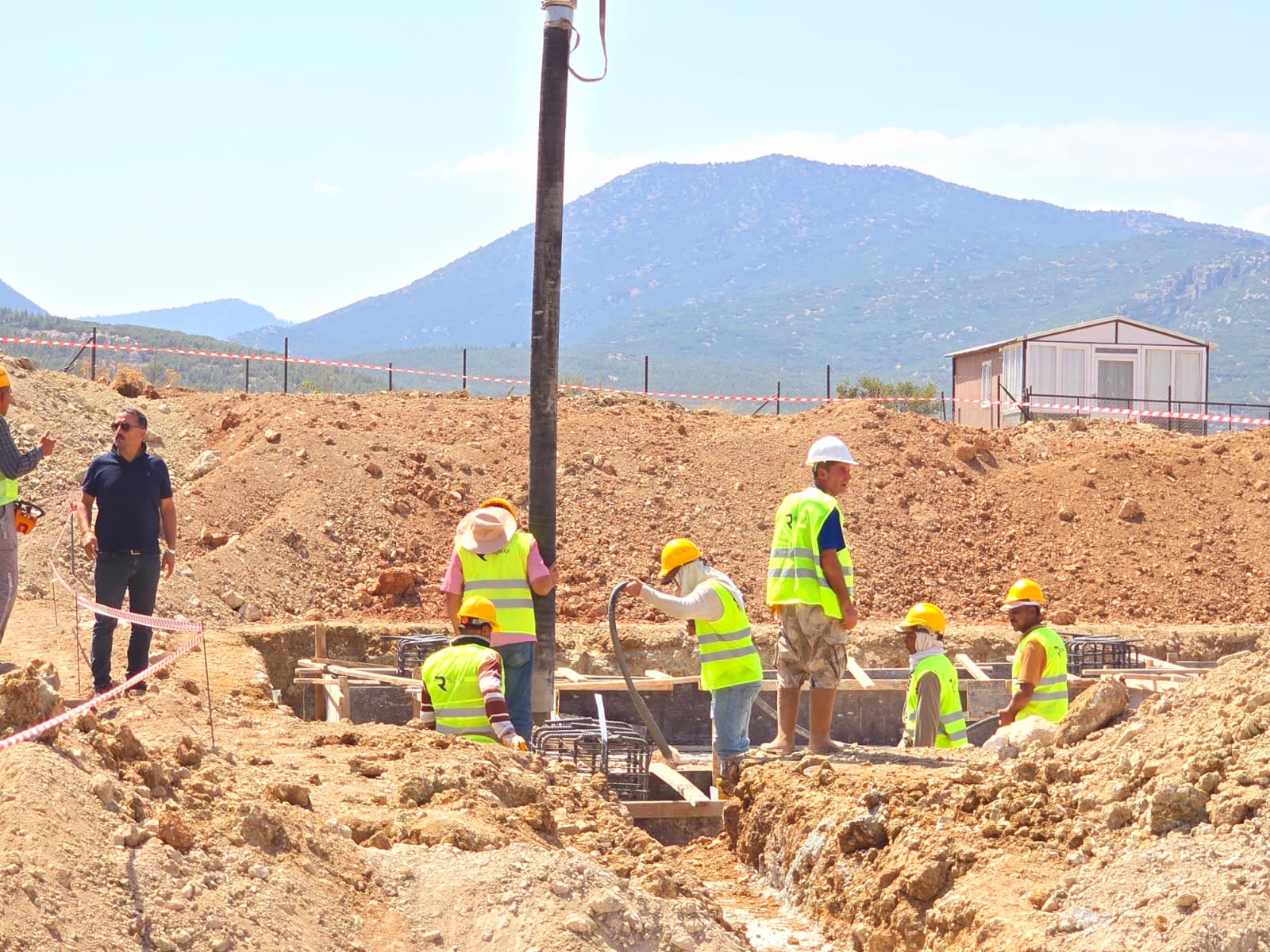 Karataş Köyü’ne Çok Amaçlı Sosyal Tesis Kazandırılıyor (4)