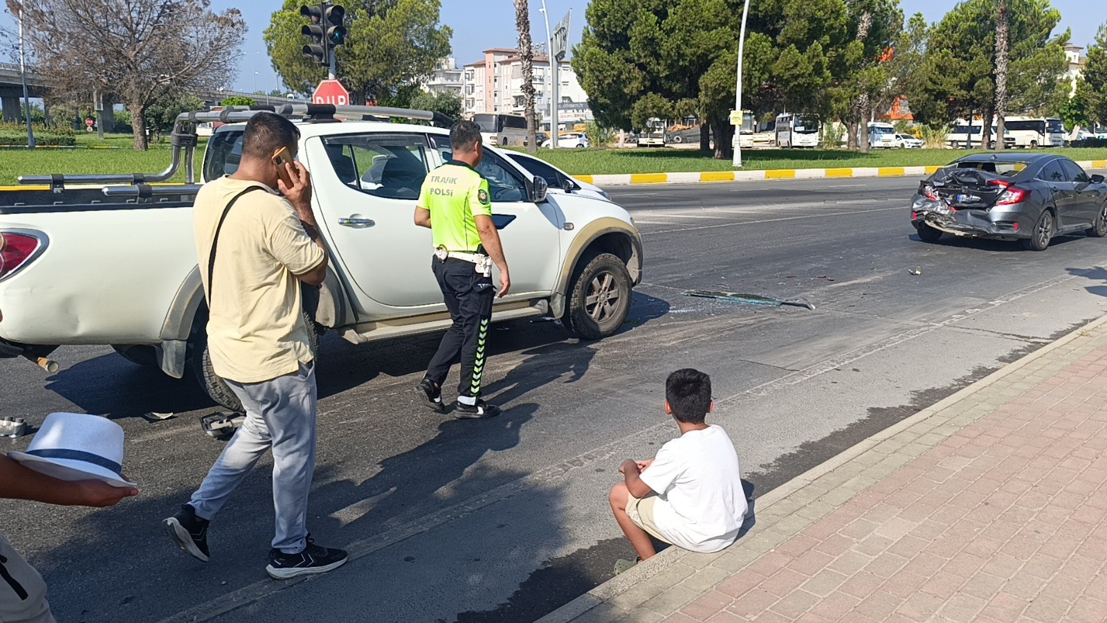 Kazada Babasının Otomobilinin Halini Gören Küçük Çocuk Gözyaşlarını Tutamadı (4)