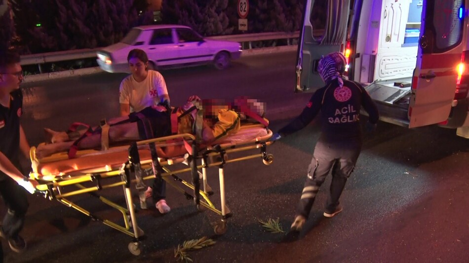 Kazada Hurdaya Dönen Araçta Çocukları Sıkışan Babanın Çaresizliği (4)