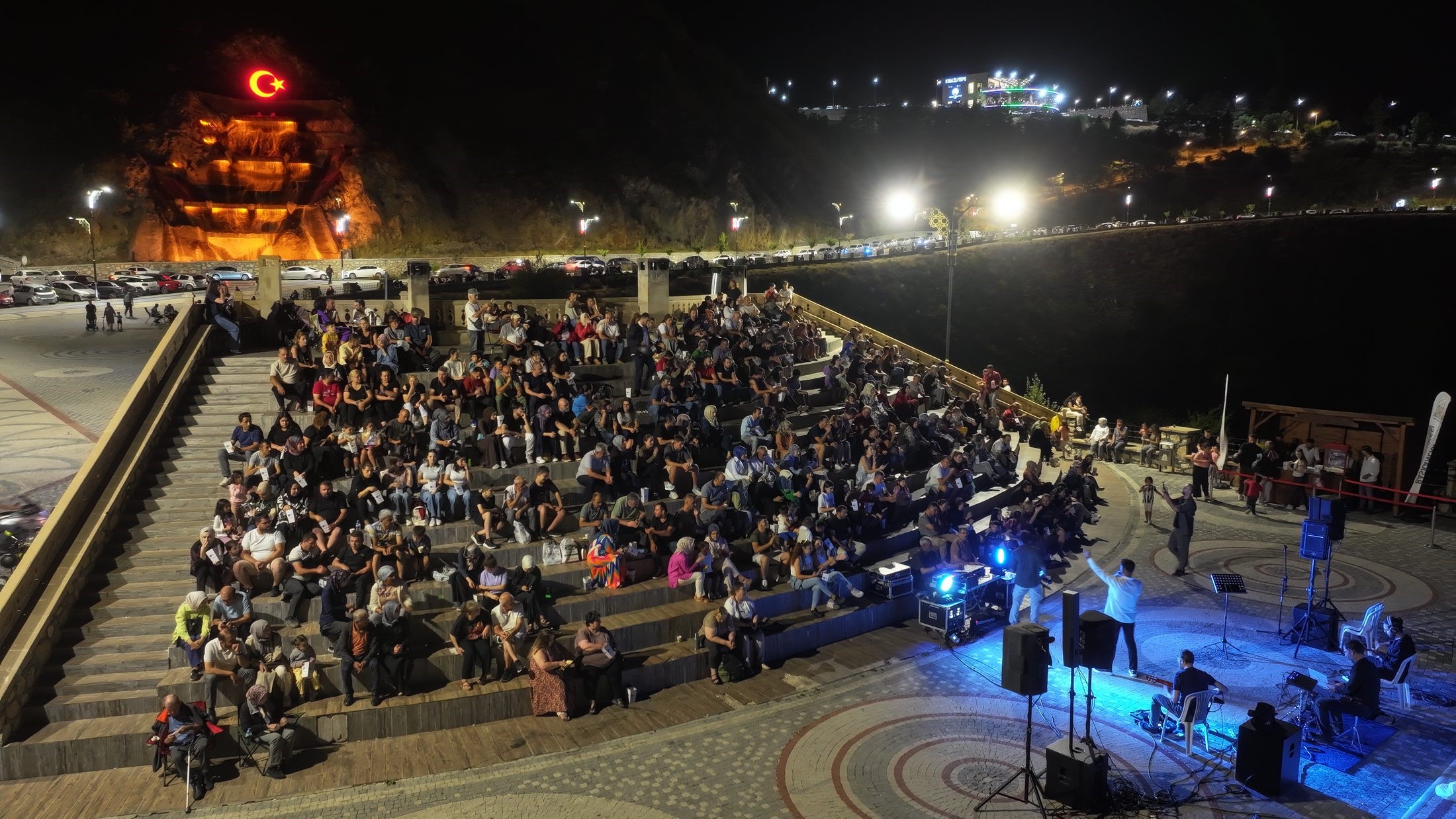 Kirazlıdere'de Cuma Akşamları Müzik Ziyafeti Yaşanıyor (5)