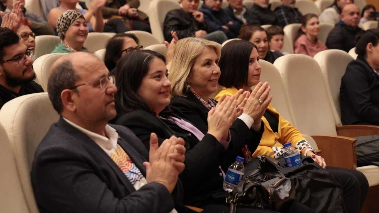 Manavgatta Gulsum Ozer Istfa Etti