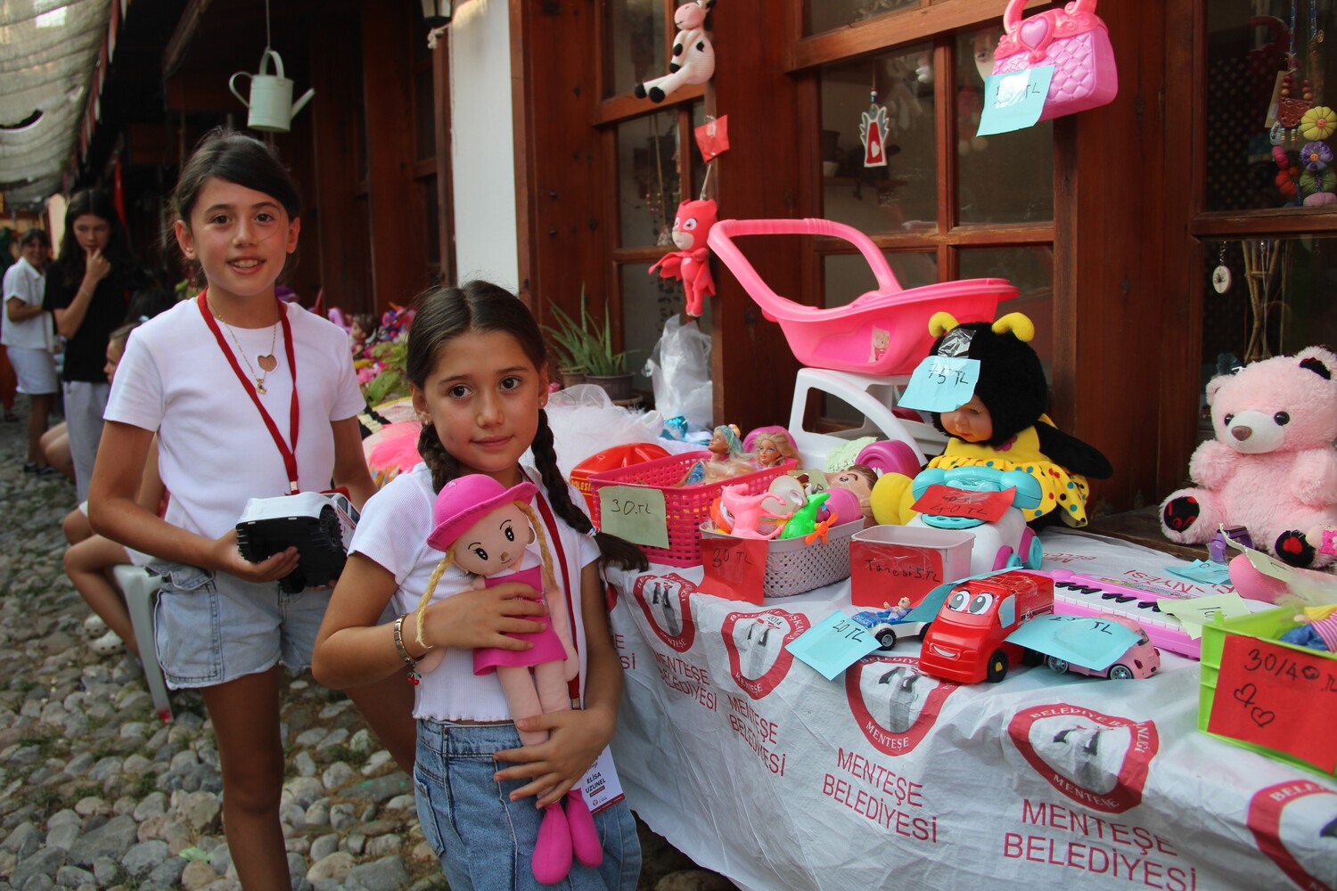 Mentesede Cocuklar Tezgah Acti (3)