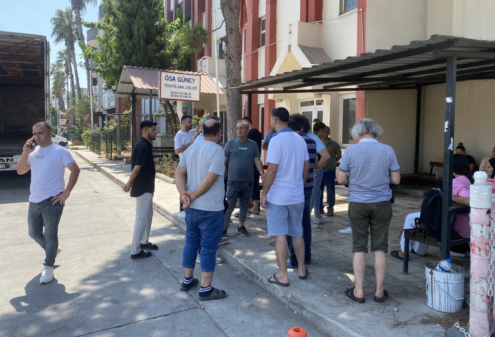 Mersin'de Patron Kayıp, Işçiler Mağdur Iddiası (4)