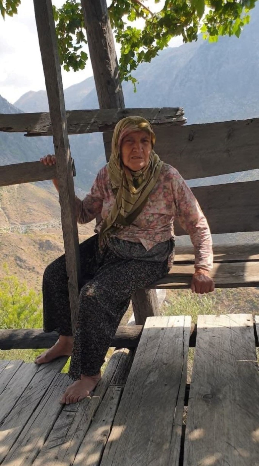 Mesafedeki Bahçesinde Bulundu (3)