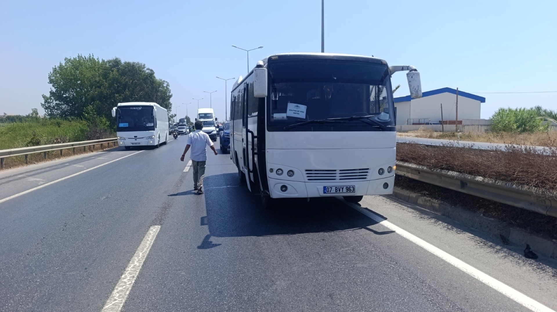 Öğrenci Servisi Otel Servisine Arkadan Çarptı 6 Yaralı (3)