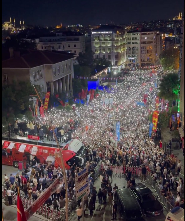 Ozgur Ozel Beyoglu Mitingi (2)