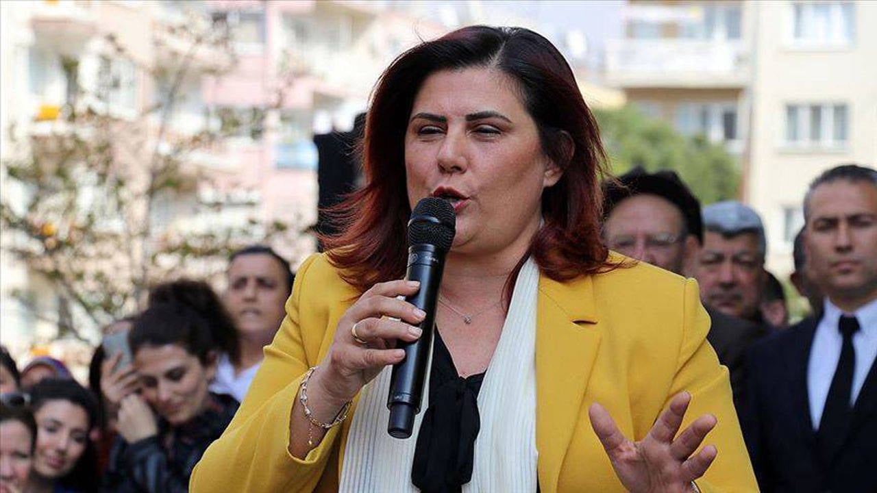 Özlem Çerçioğlu Ak Parti'ye Ilkleri Yaşattı (3)