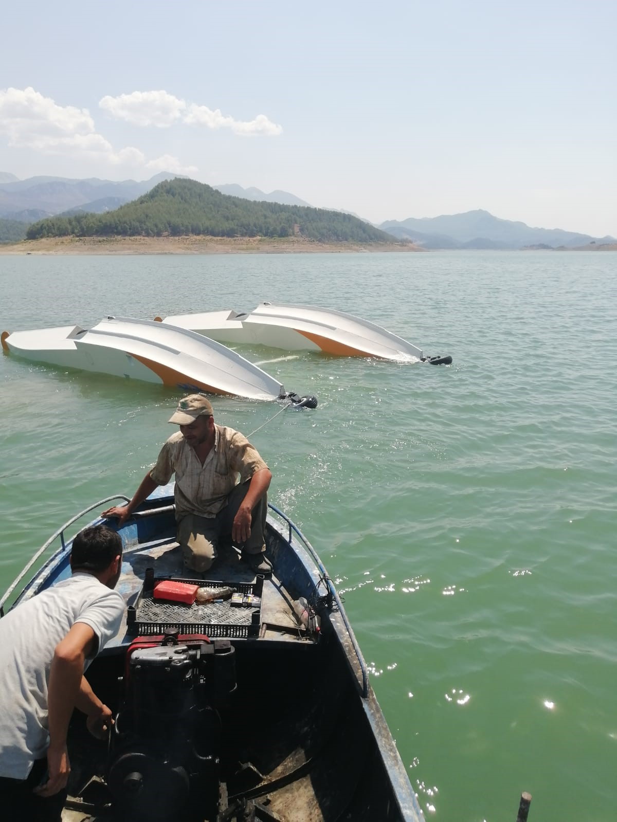 Pilotları Çiftçi Teknesiyle Kurtardı (4)
