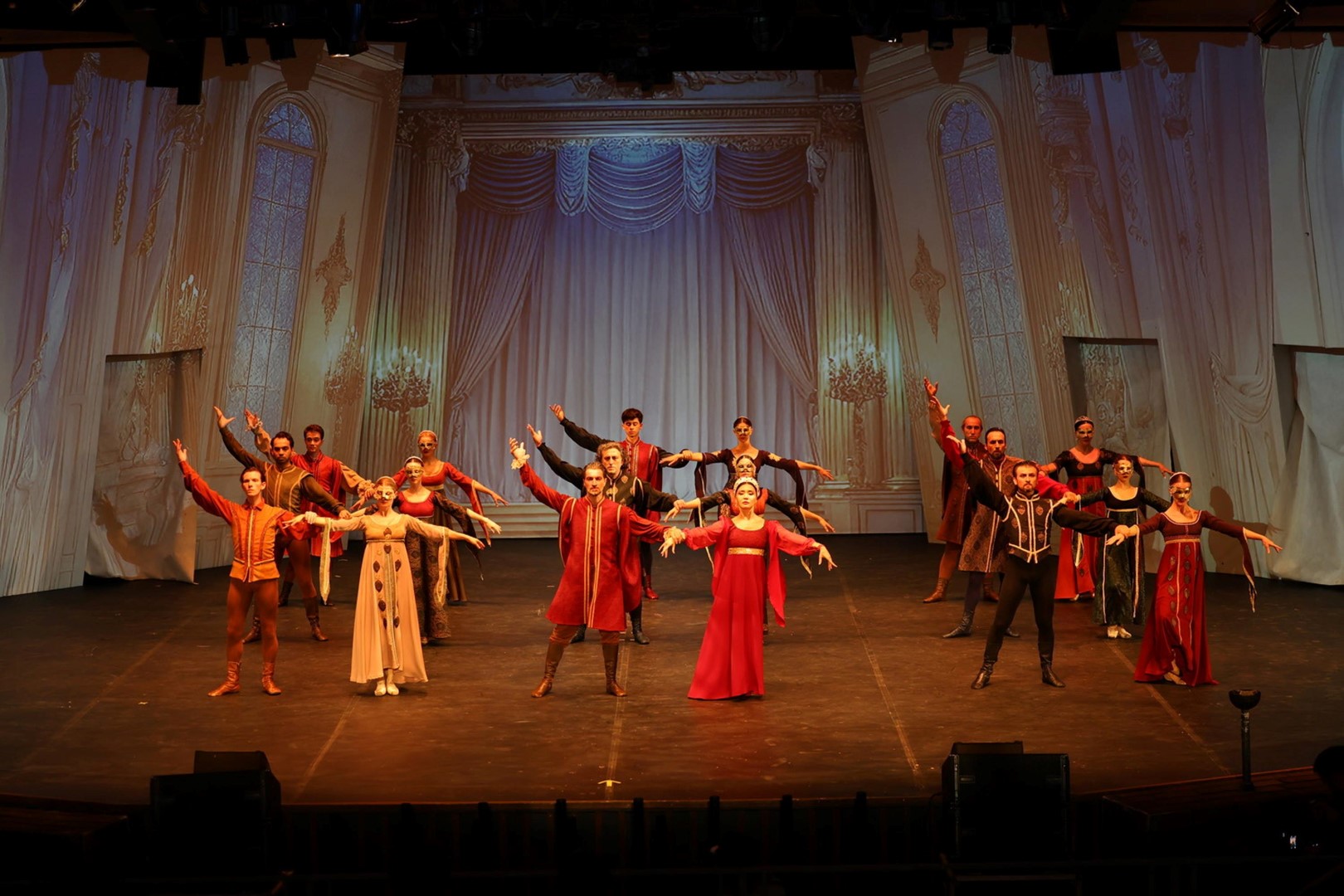 Romeo Ve Juliet Temsiline Yerli Ve Yab (2)