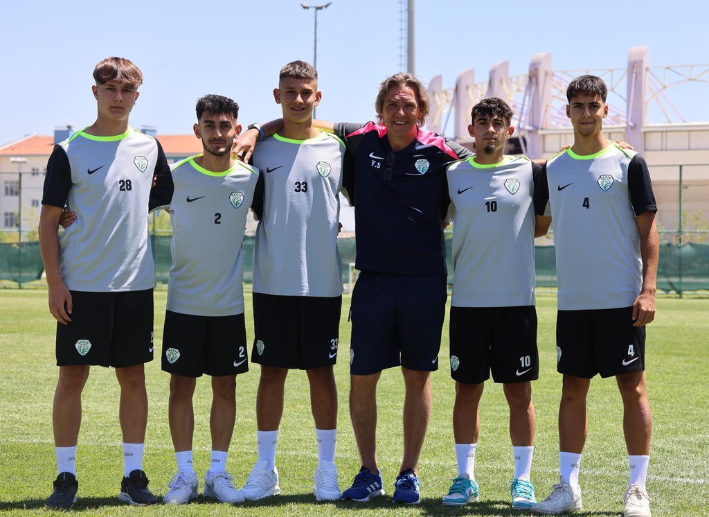 Serikspor Tarihi Maç Için İstanbulda (2)