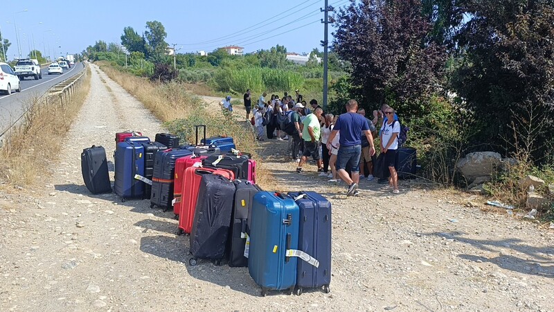 Seyir Halindeki Tur Otobüsü Yandı! 43 Polonyalı Turist Tahliye Edildi (1)