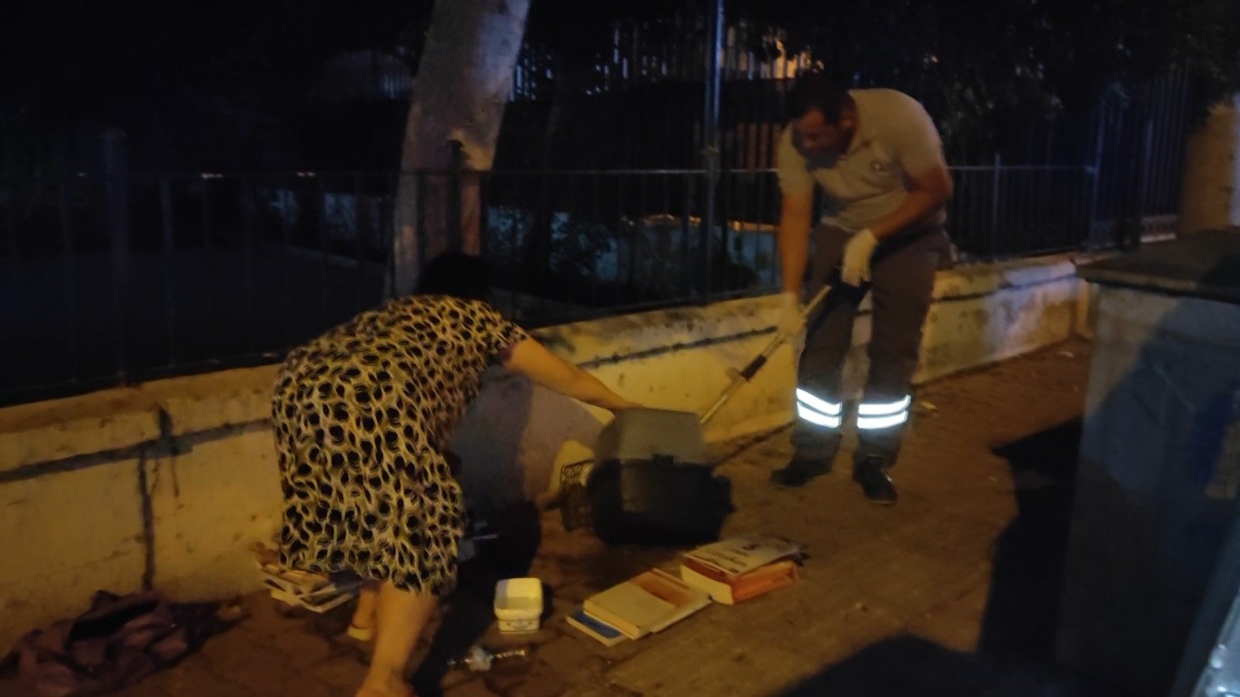 Sokakta Yaralı Gördükleri Yavru Kedi Için Seferber Oldular (1)