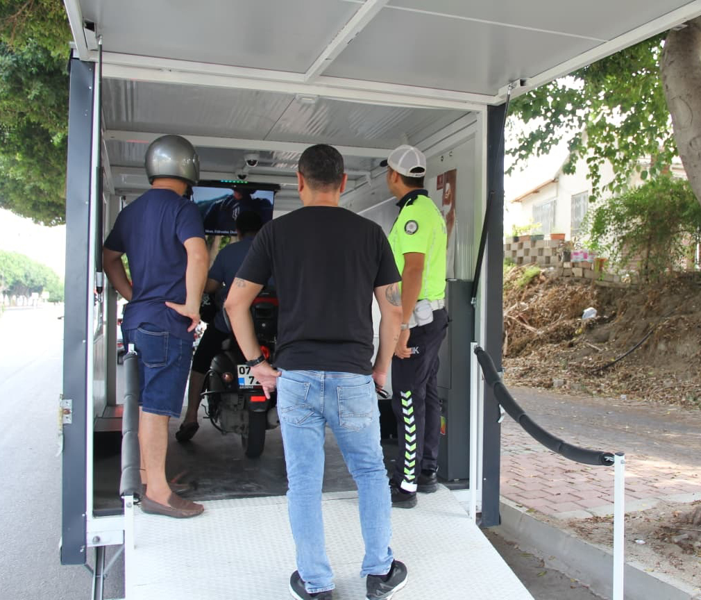 Trafik Mobil Karavanda 2 Saatte 64 Kişiye Bilgilendirme (3)