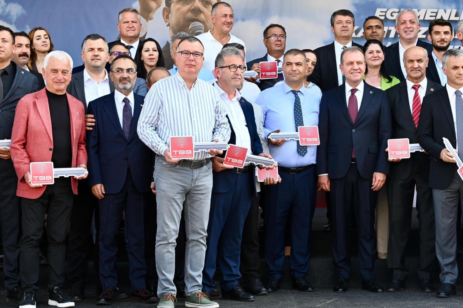 Türkiye Belediyeler Birliği’nden Finike’ye Araç Desteği (1)