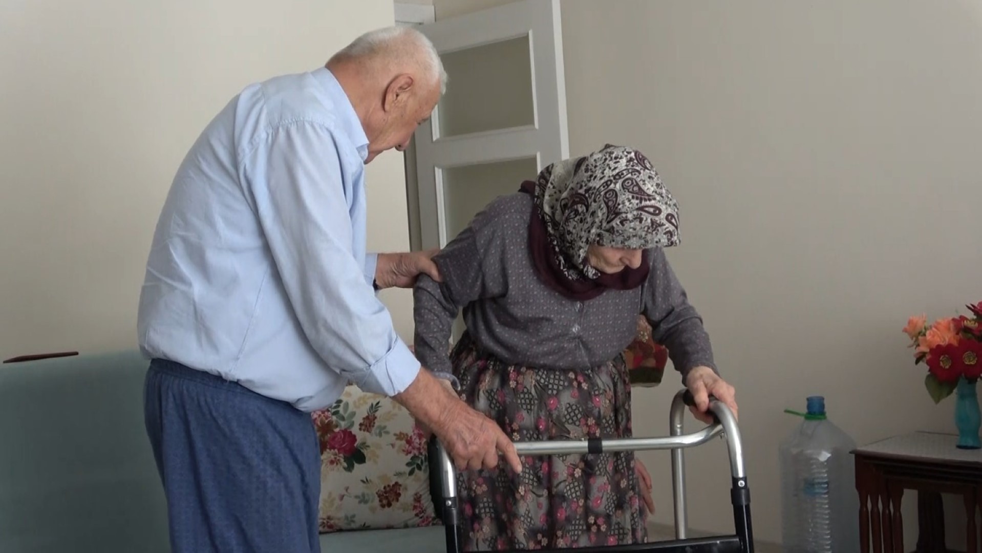 Yılların Asansör Sorunu Yaşlı Çifti Evde Hapis Hayatı Yaşatıyor (3)
