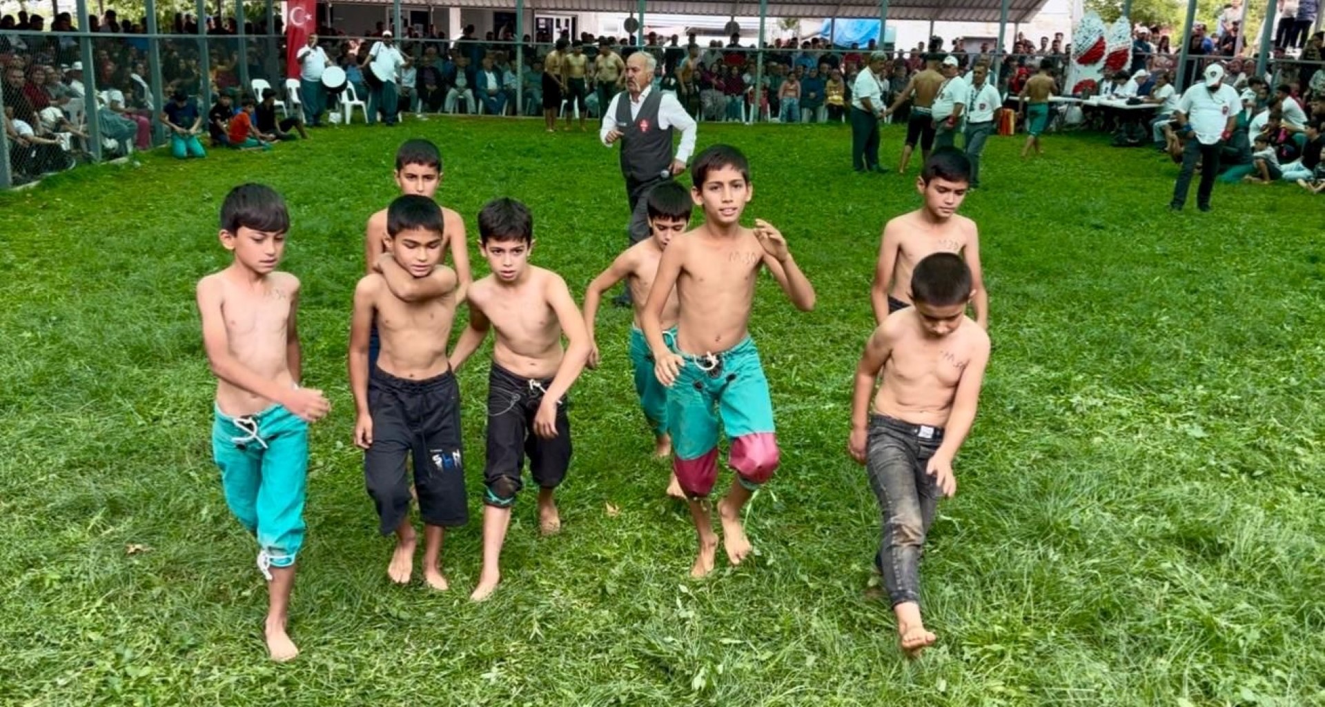 Yörüklerin Güreşi Renkli Geçti (4)