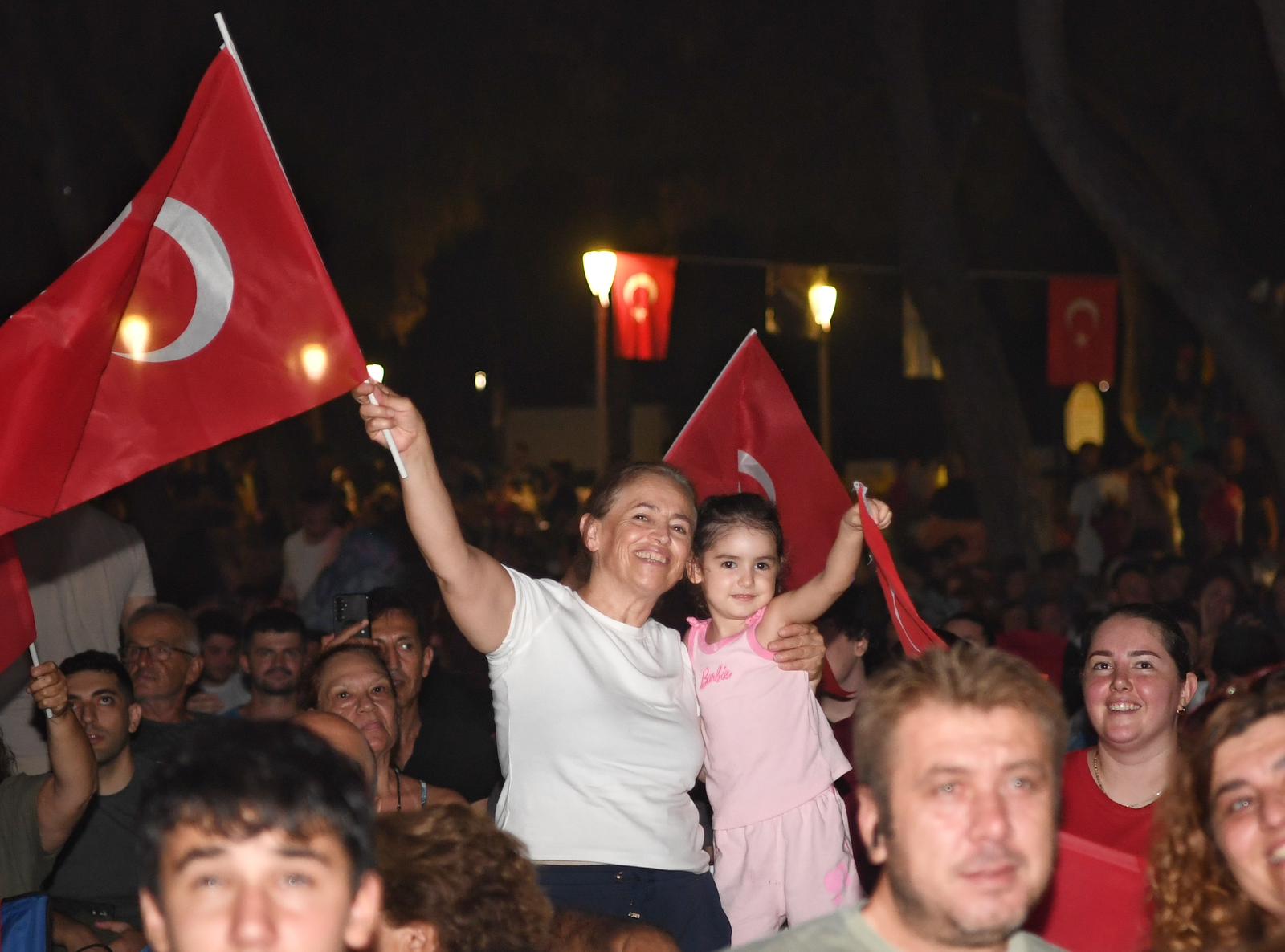 12 Dev Adam İçi̇n Konyaalti’nda Tek Yürek Oldular (1)