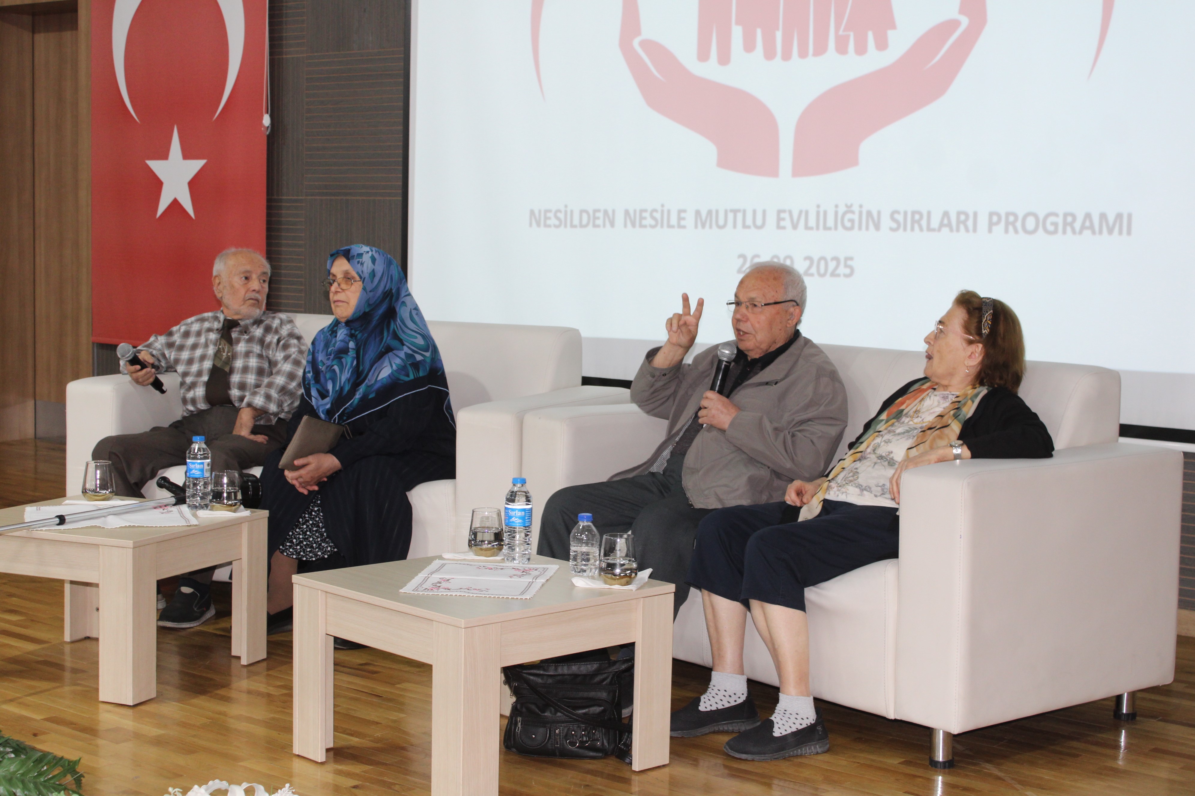 Ahmet Amca’dan Genç Çiftlere Nasihat Kavga Edin Ama Küsmeyin, Küserseniz Hayat Biter (1)