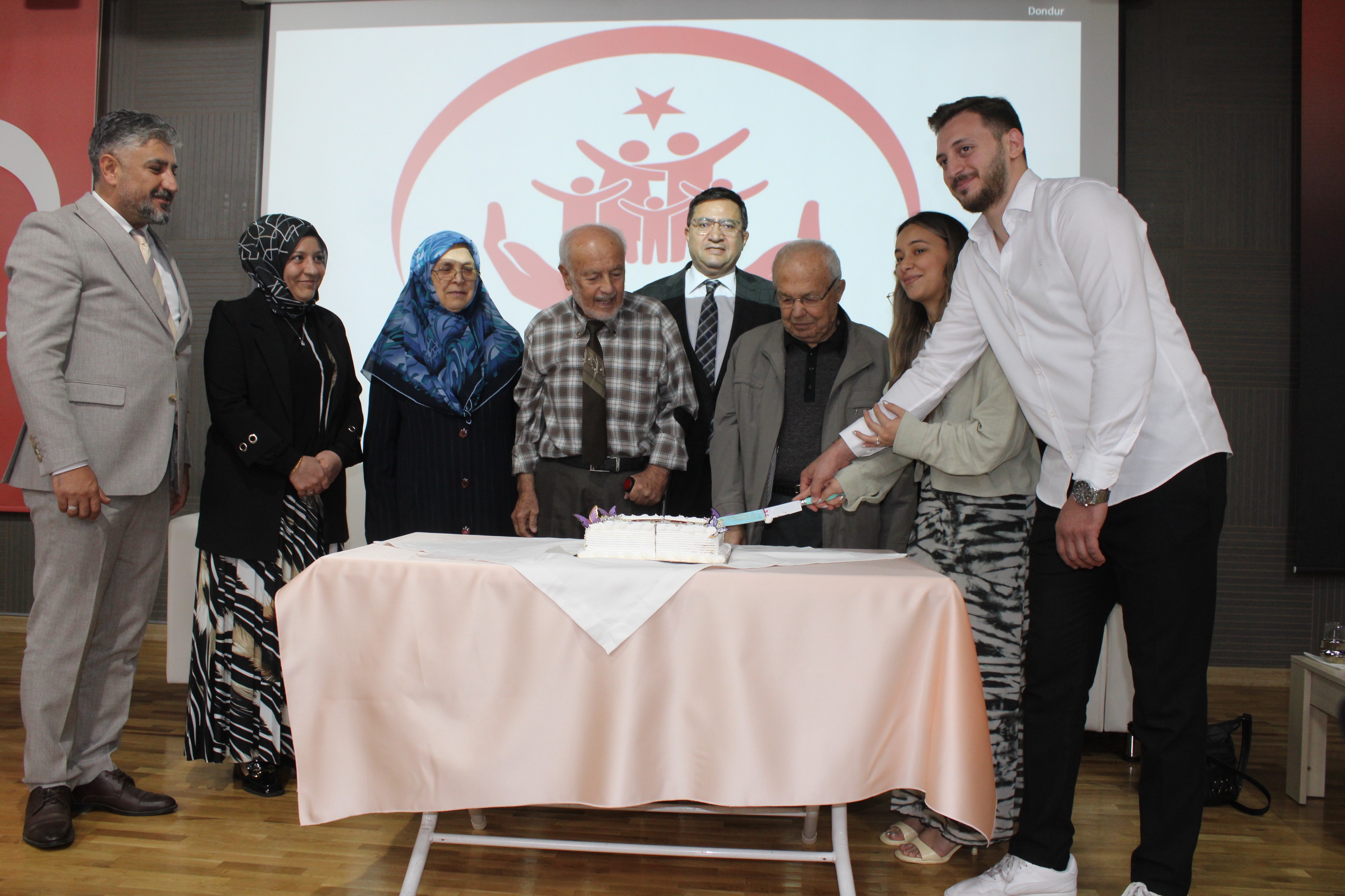 Ahmet Amca’dan Genç Çiftlere Nasihat Kavga Edin Ama Küsmeyin, Küserseniz Hayat Biter (2)