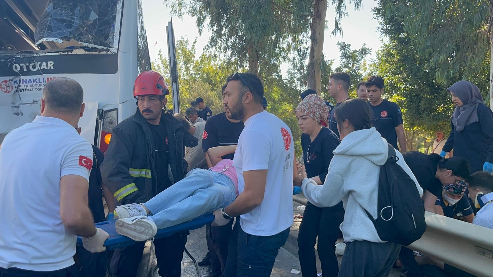 Alanya'da Midibüslerin Çarpıştığı Kazada (1)