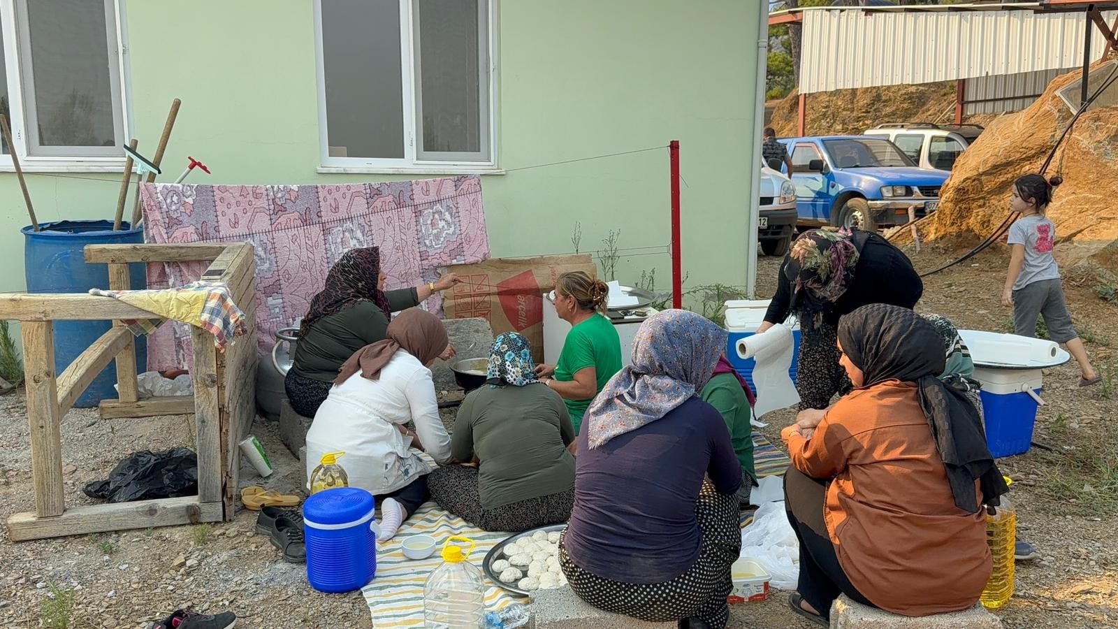 Alev Savaşçılarına Kadınlardan ‘Pişi' Desteği (4)