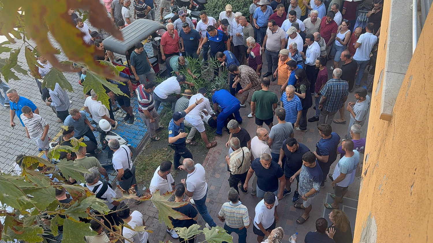 Antalya'da Eşiyle Birlikte Yürüdüğü Kaldırımda Saldırıya Uğradı (3)