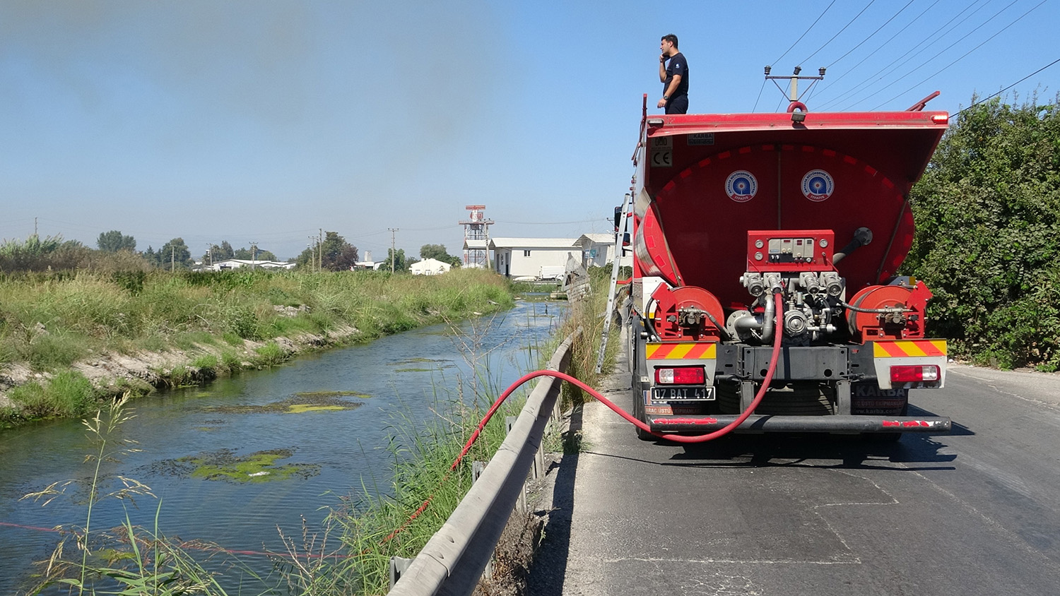 Antalya'da Kargılık Alanda Yangın (3)