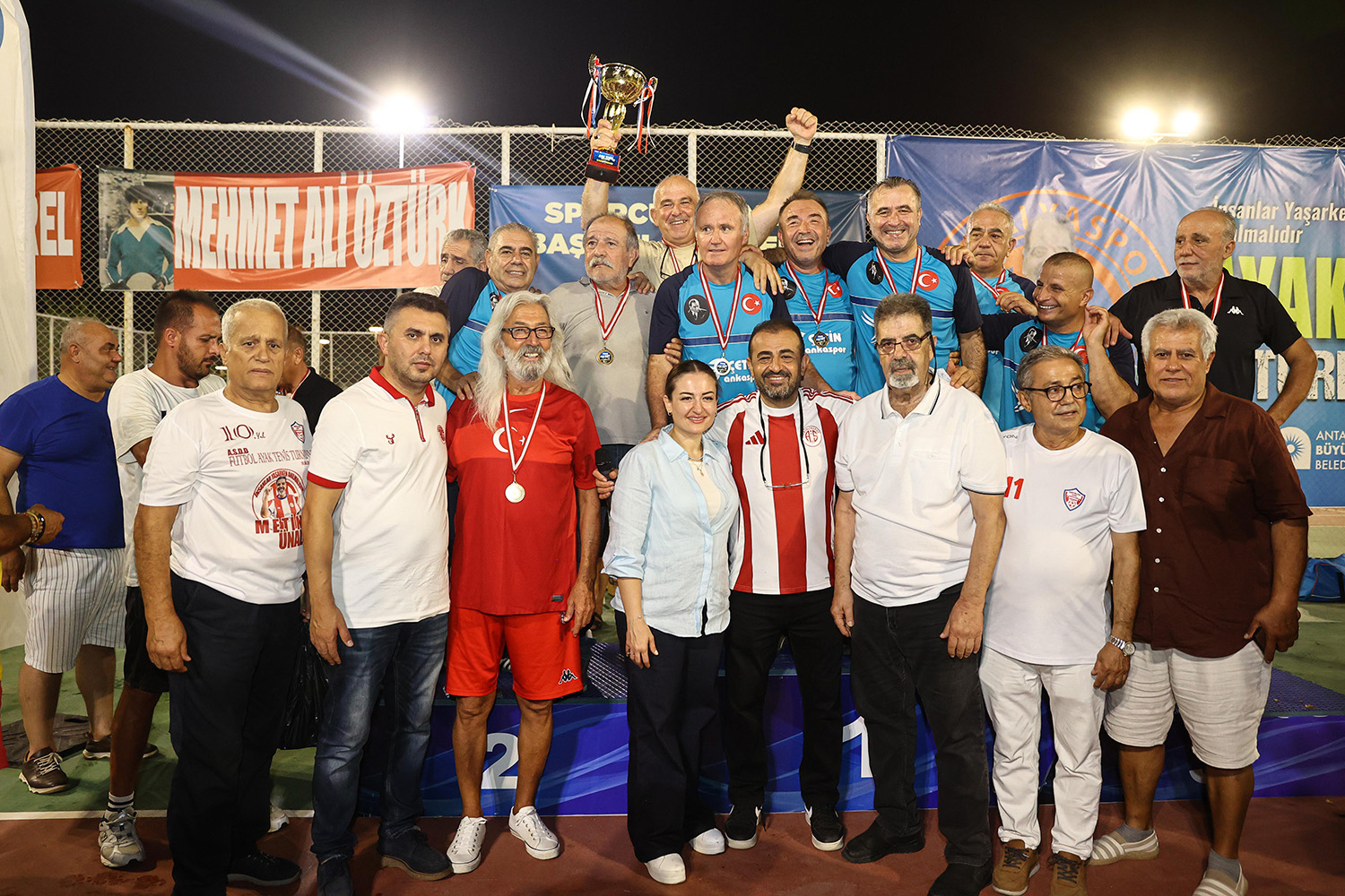 Antalyaspor’un Yaşayan Efsanesi Metin Ünal Onuruna Turnuva Sona Erdi (10)