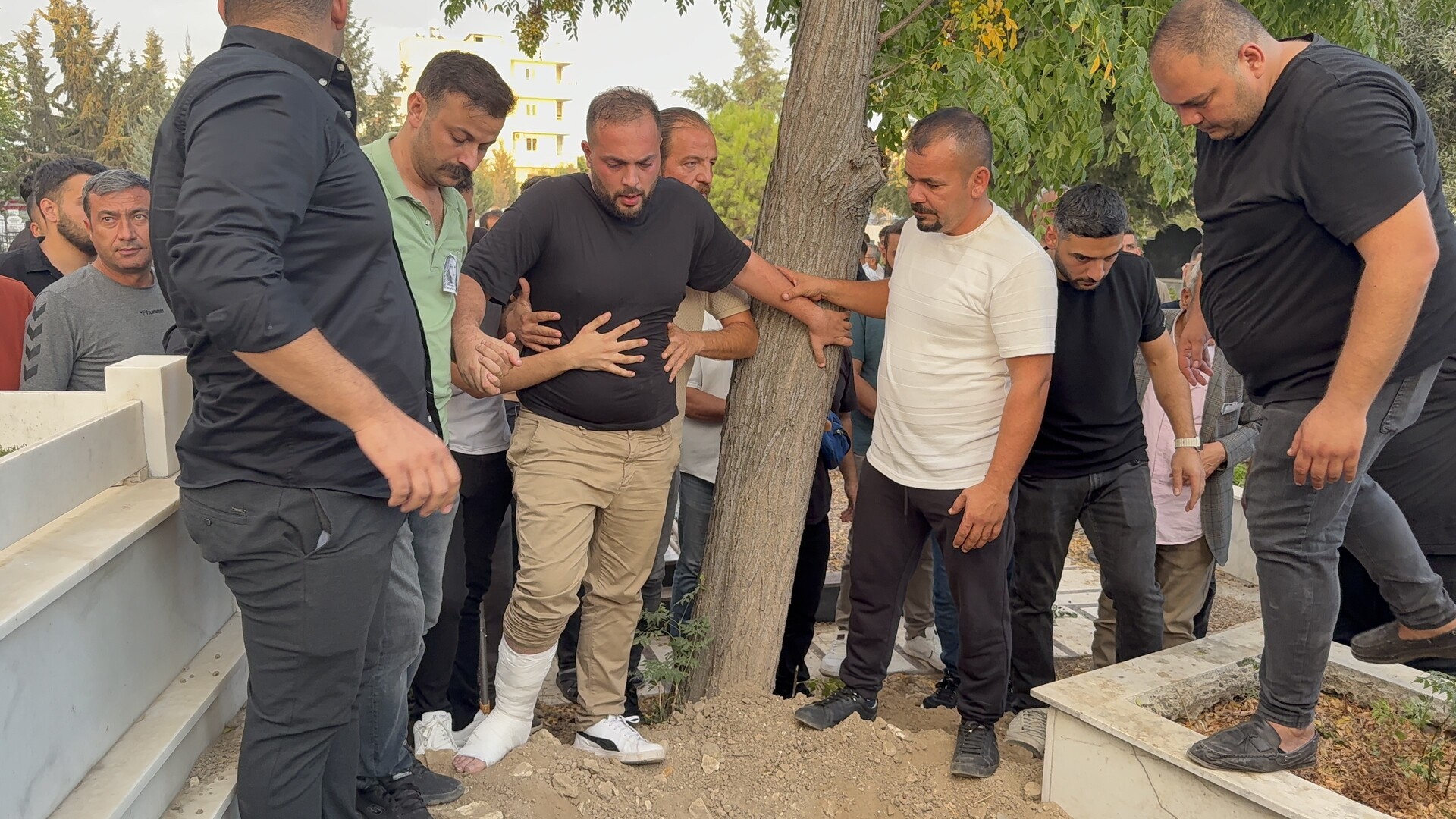 Asansor Kazasinda Hayatini Kaybeden Kadin Defnedildi (2)