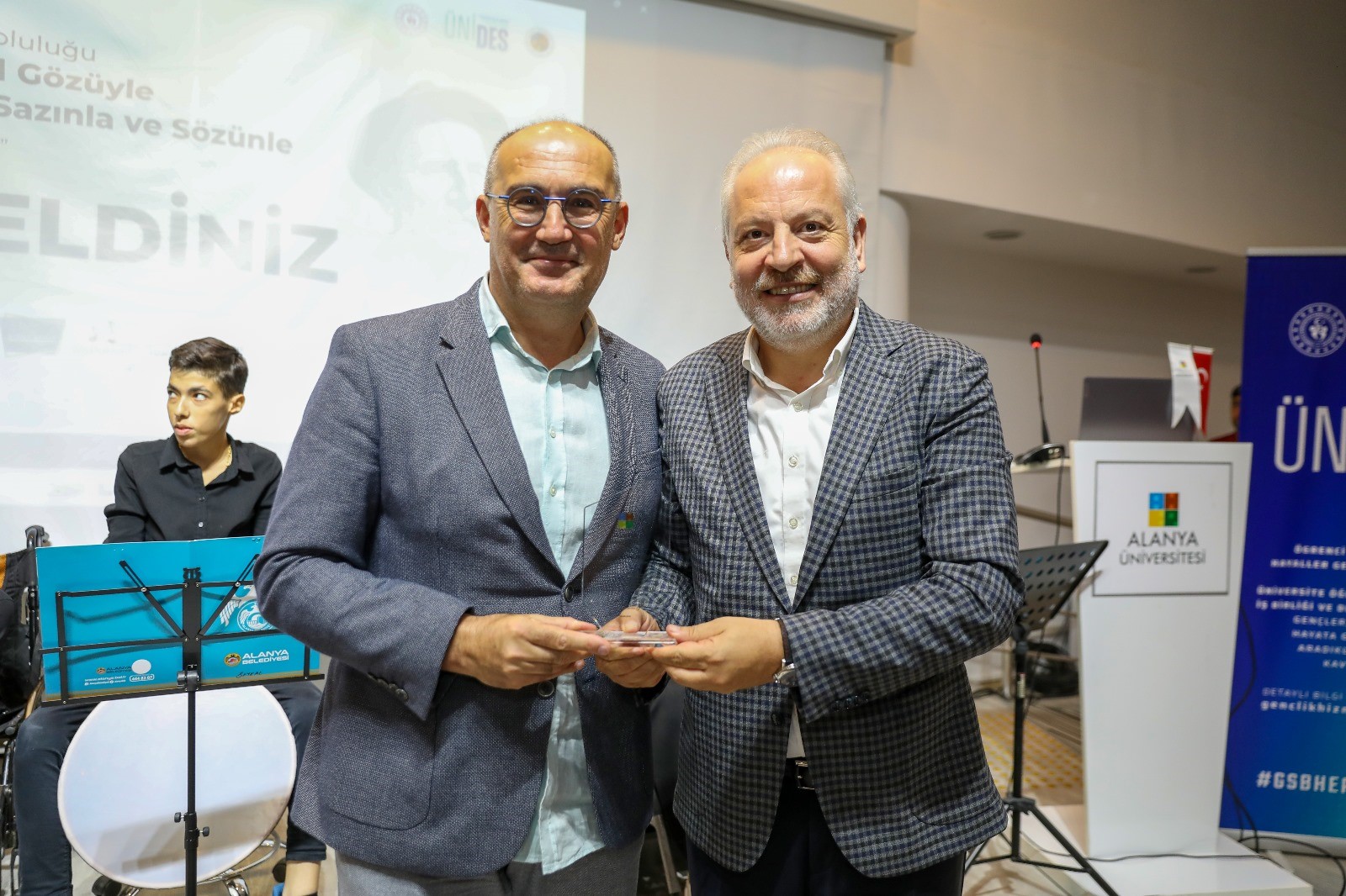 Aşık Veysel'in Türkülerini Yaşatıyor (1)