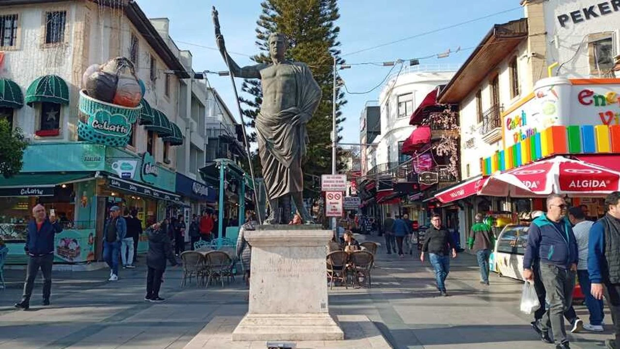 Attolos Heykeli Hikayesi