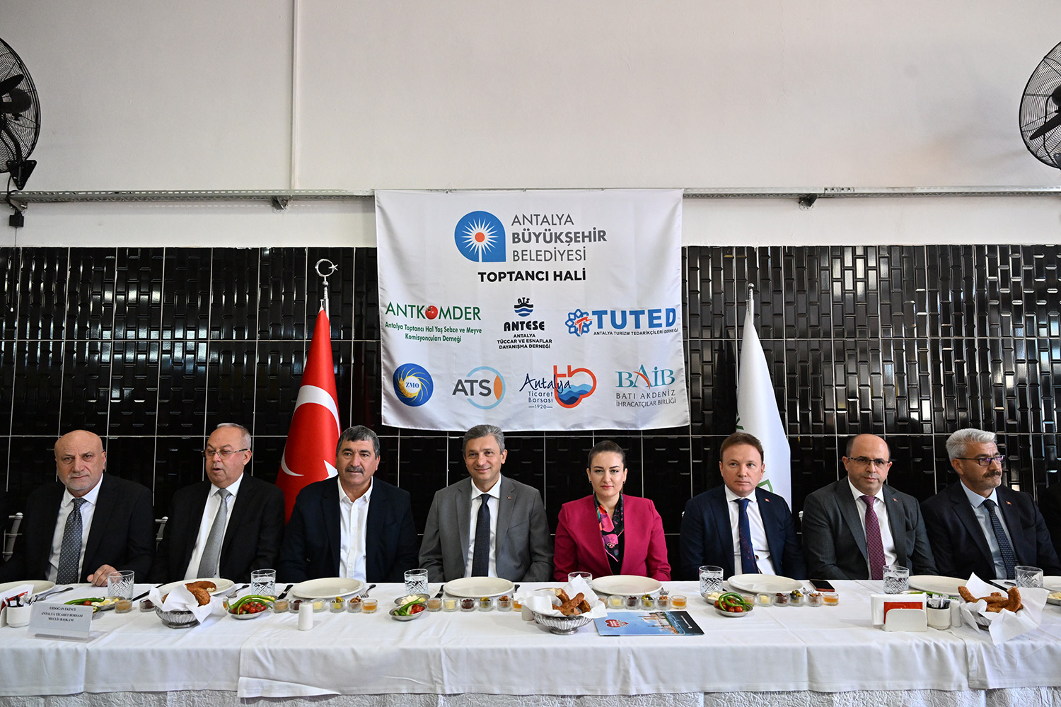 Başkan Vekili Özdemir Antalya Toptancı Hali’nde (6)