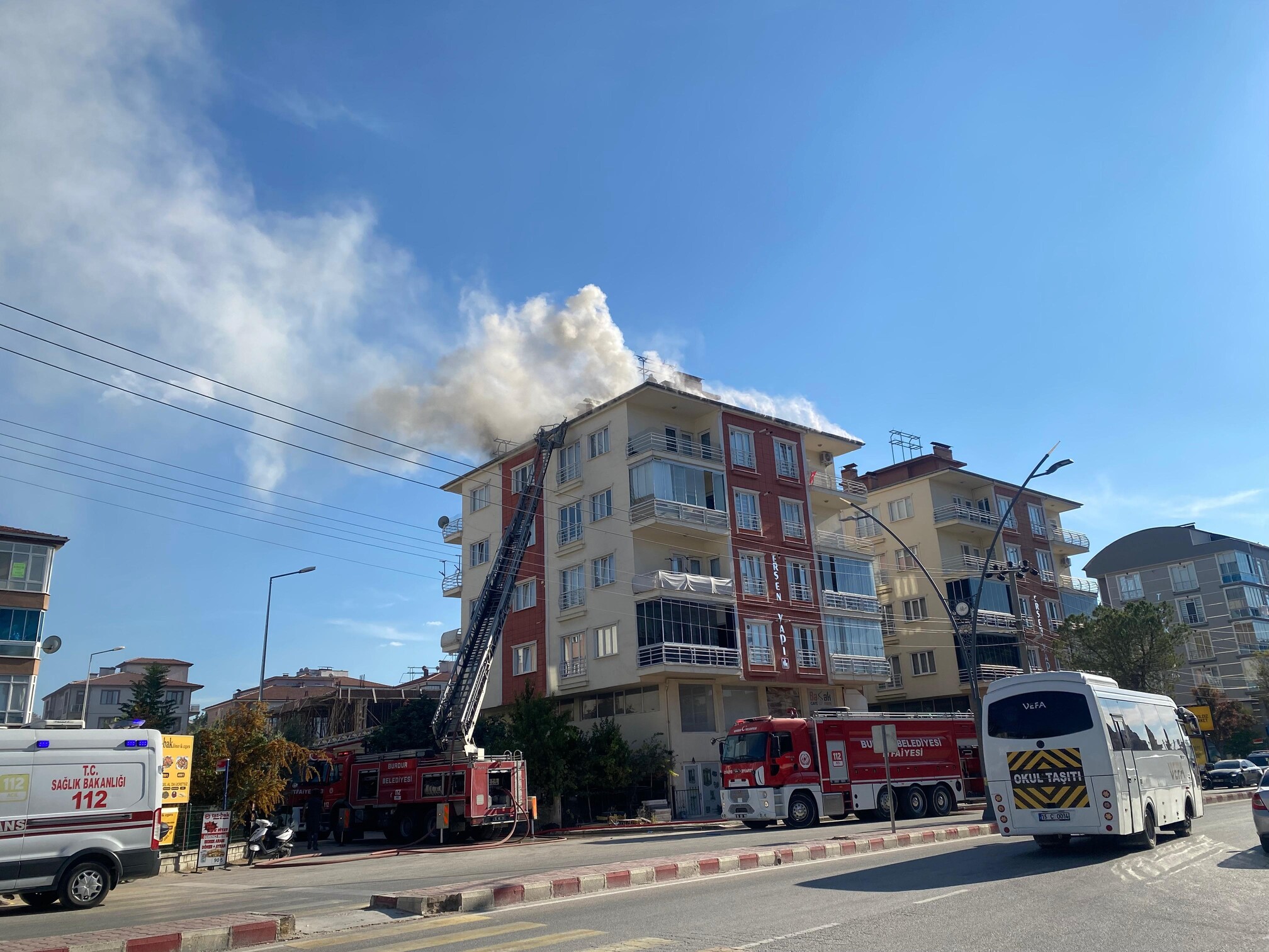 Burdurda Apartman Catisinda Yangin (2)