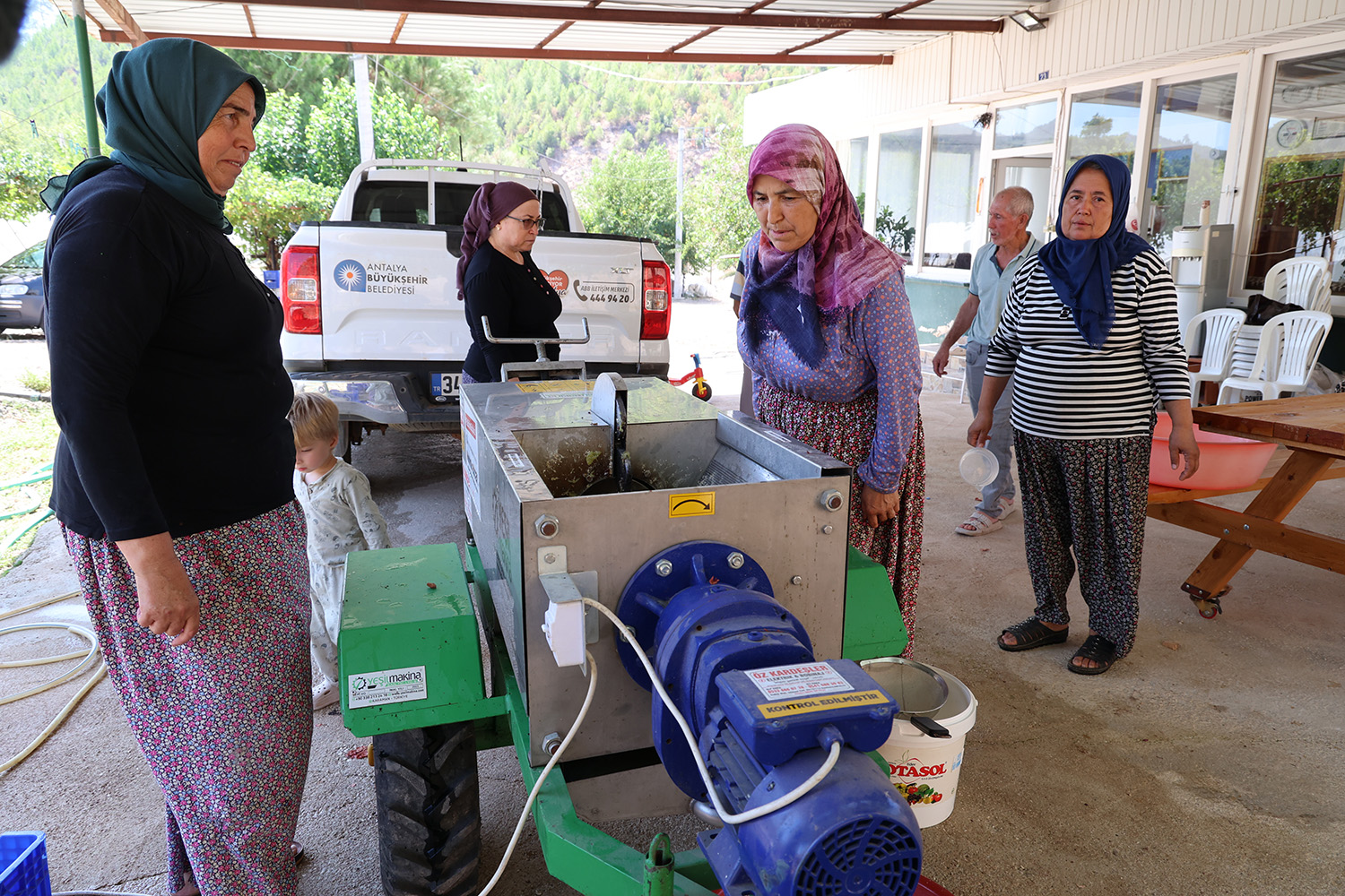 Büyükşehir’den Üzüm Üreticilerine İş Gücü Desteği (13)